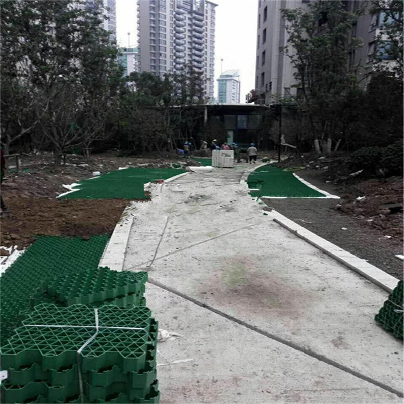 綠化工程中的多功能建材 植草格與抗壓草坪磚的應(yīng)用及養(yǎng)護(hù)